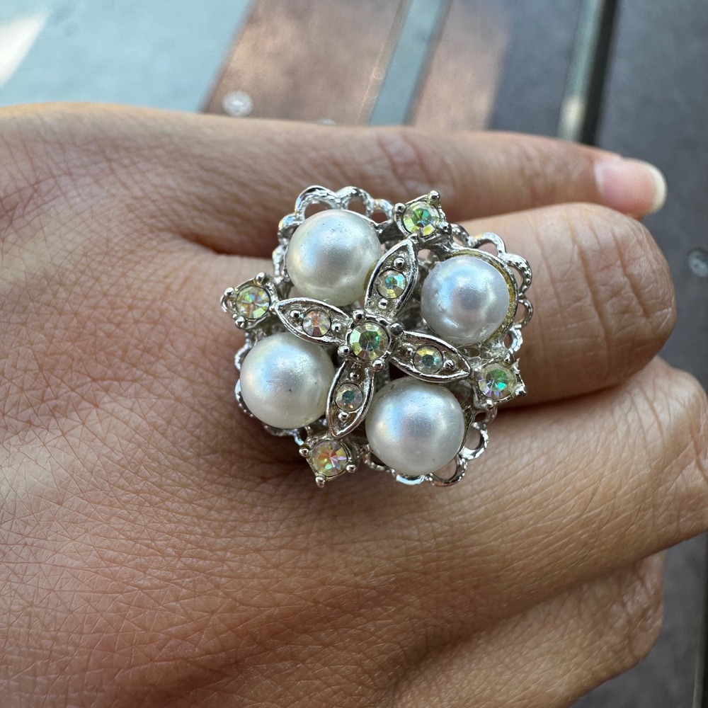 Vintage Sarah Coventry Camelot Pearls and AB Crystals Ring‎ Silver Tone Sz 6.5